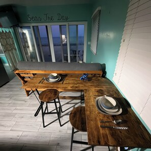 Dining - Cozy oceanfront apartment at Casa Pulpo in beautiful Utila! Weekly discount! (Utila)