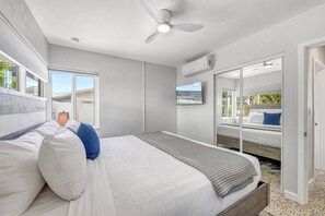 Room - 🌴 NEW! Crabby Bungalow | Duplex Unit Walk to Crescent Beach & Community Pool (Siesta Key)