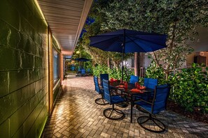 Outdoor dining - NEW! Sea Turtle Bungalow | Private Unit in Duplex, Walk to Crescent Beach & Community Pool (Siesta Key)