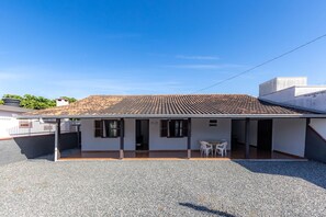 House | 3 bedrooms - Casa com Churrasqueira e Rede a 210 m da Praia (Navegantes)