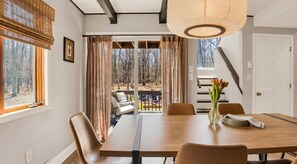 Dining - NEW! Spacious 5-bedroom house with Hot Tub, SaunaX2, Mini Golf, Bowling, Arcade (East Stroudsburg)