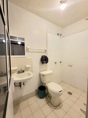 Economy Double Room | Bilik Mandi