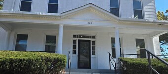 Terrific 2-bedroom townhome  in charming Alton