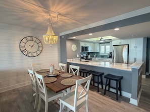 Dining - Punta Rassa 4-502: Beautiful waterfront views just steps away from a private fishing pier. (Fort Myers)