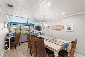 Dining - Charming 2-bedroom townhouse in Panama City Beach, perfect for families! (Panama City Beach)