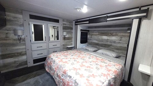 Red, White & Rodeo 2BR RV @ River Ranch 149