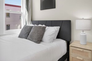 Iron/ironing board, WiFi, bed sheets - Huge Home near Downtown Boston! Bow Market, Harvard, MIT, and More! (Somerville)