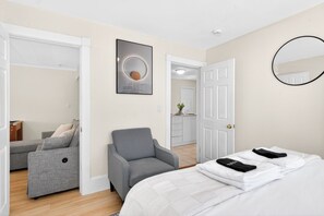 Iron/ironing board, WiFi, bed sheets