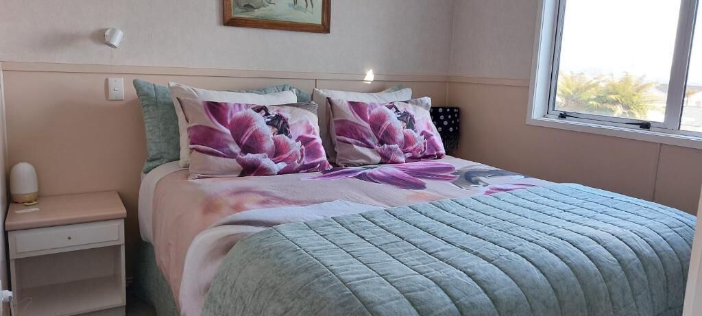 Cortinas blackout, tabla de planchar con plancha y wifi gratis 