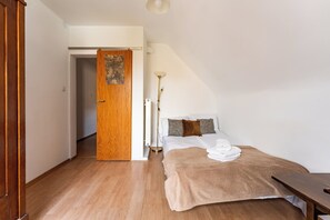 2 dormitorios, tabla de planchar con plancha, wifi y ropa de cama