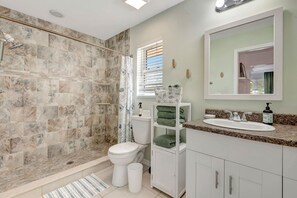 Shower, hair dryer, shampoo - Beach Loft - Heated Pool & Spa, Slide, Fire Pit (Bradenton)