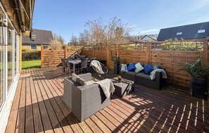 Outdoor dining - 4 bedroom cozy home in Allinge (Allinge)