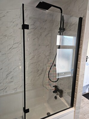 Bathroom - DENHOMES Luxury Apartments Liverpool – Stylish City Living Steps from the Centre, Anfield Stadium & Goodison Park, with Top Attractions Right on Your Doorstep<br><br>Experience premium comfort in the heart of Liverpool—just minutes from vibrant shopp (Liverpool)