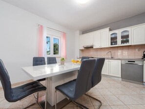 Private kitchen - Holiday House Laetitia with pool by Interhome (Budak)