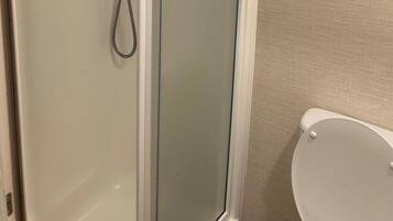 Douche, sèche-cheveux
