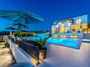 Pool - Beautiful villa Lara in Vrana with pool by Interhome (Drage)