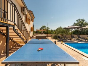 Terrace/patio - Holiday house Tina with jacuzzi and pool by Interhome (Donje Rastane)