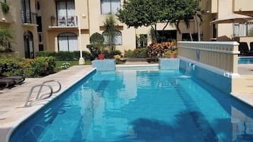 4 kolam renang terbuka