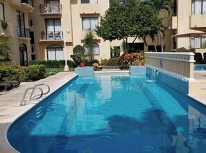 4 outdoor pools - Hilton luxury Hotel (Dubai)