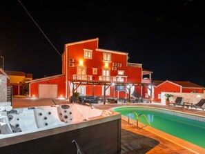 Pool - Villa Ancora for 10 guests, No.2 by Interhome (Donje Rastane)
