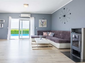 TV, fireplace - Holiday house Flora with pool by Interhome (Crno)