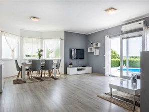 Dining - Holiday house Flora with pool by Interhome (Crno)