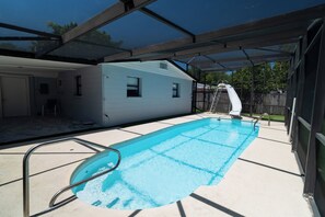 Pool - Spacious 4-bedroom house in beautiful Pinellas Park with AC (Pinellas Park)