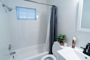 Bathroom - Spacious 4-bedroom house in beautiful Pinellas Park with AC (Pinellas Park)