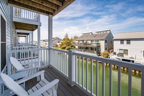 Property grounds - Canal-Front Townhouse, Pool, Dock, 2 Blocks to Beach & Boardwalk, Sleeps 14 (Ocean City)
