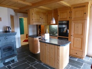 Fridge, oven, dishwasher, cookware/dishes/utensils