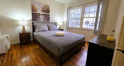 Bargain Beverly Hills 2 bedroom ground floor apartment near la Cienega park
