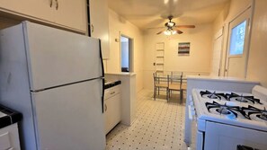 Interior - Bargain Beverly Hills 2 bedroom ground floor apartment near la Cienega park (Beverly Hills)