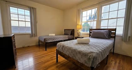Bargain Beverly Hills 2 bedroom ground floor apartment near la Cienega park