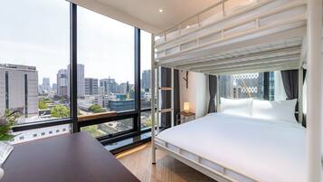 家庭双床房 | 办公桌、免费 WiFi