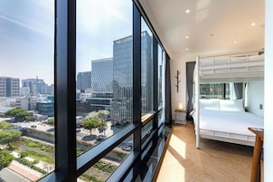 Family Twin Room | Desk, free WiFi
