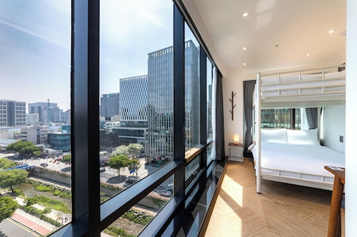 HOTEL LETS ABOVE