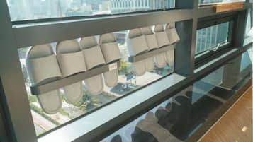 Family Twin Room | Desk, free WiFi