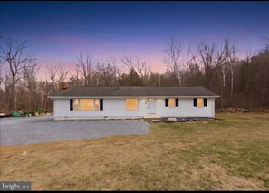 Exterior - Rock Place near Shanendoah Mountain Pet Friendly (Elkton)