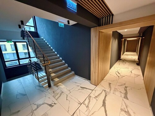 Modern apartment by Managr