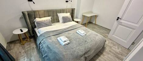 WiFi, bed sheets