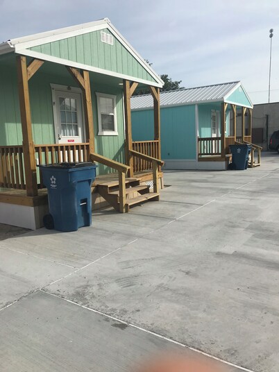 Tremendous 1-bedroom cabin with AC in Port Lavaca