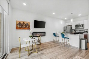 Dining - Elegant 1BD Sleeps 2 Near Independence Hall Philly (Philadelphia)