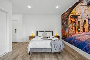 WiFi, bed sheets - Stylish Studio Sleeps 2 Near Reading Terminal PA (Philadelphia)