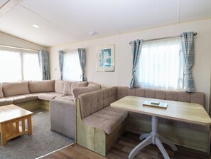 Cottage | Living area - Caravan 325 (Lowestoft)
