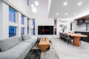 Living area - THE POLARIS (Sapporo)