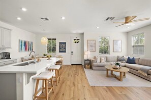 Interior - RMV Gem - FamilyFriendly, Amenities, Rooftop Views (Ladera Ranch)