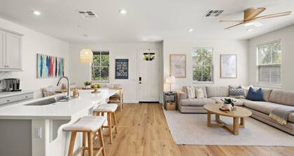RMV Gem - FamilyFriendly, Amenities, Rooftop Views