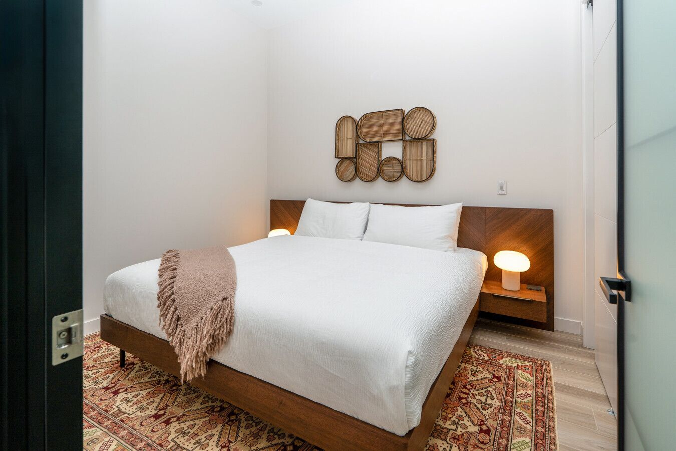 2 bedrooms, desk, iron/ironing board, travel crib