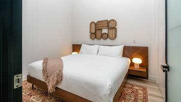 2 chambres, bureau, fer et planche Ă repasser, lit parapluie