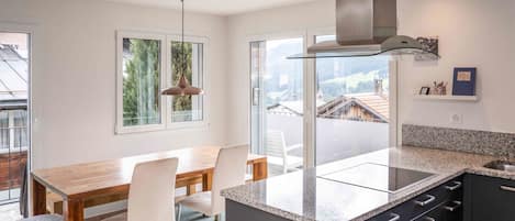 Fridge, oven, dishwasher, cookware/dishes/utensils